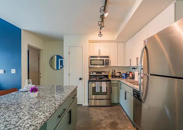 Elegant Dt Phx With Balcony Pool Gym Parking Apartment *