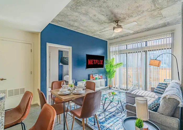 Elegant Dt Phx With Balcony Pool Gym Parking Apartment Phoenix