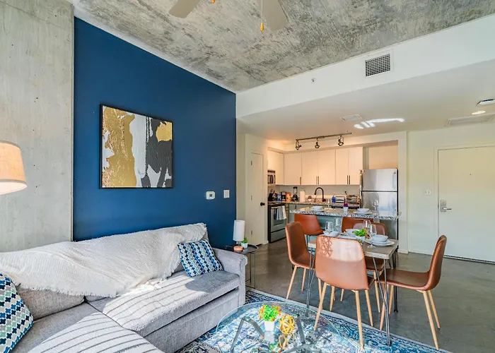 Apartment Elegant Dt Phx With Balcony Pool Gym Parking