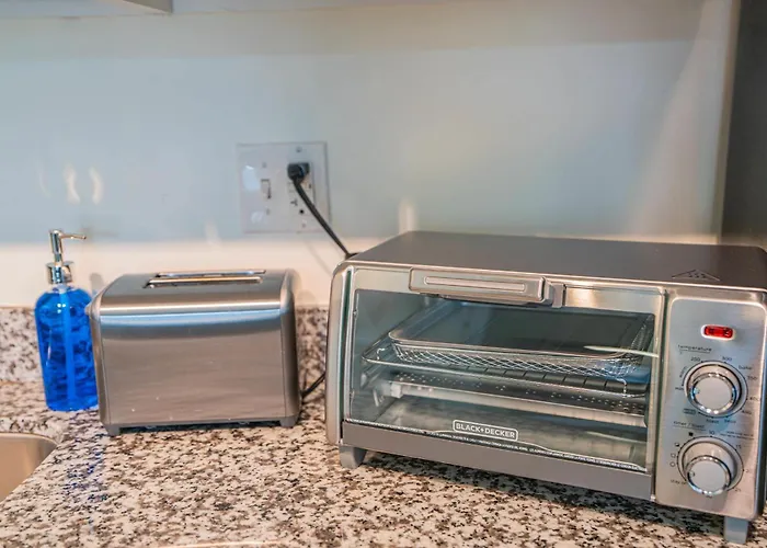 Elegant Dt Phx With Balcony Pool Gym Parking *