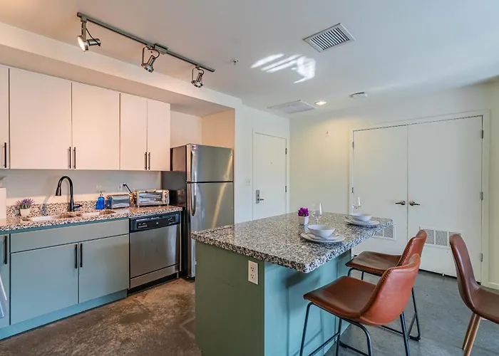 Elegant Dt Phx With Balcony Pool Gym Parking * Phoenix