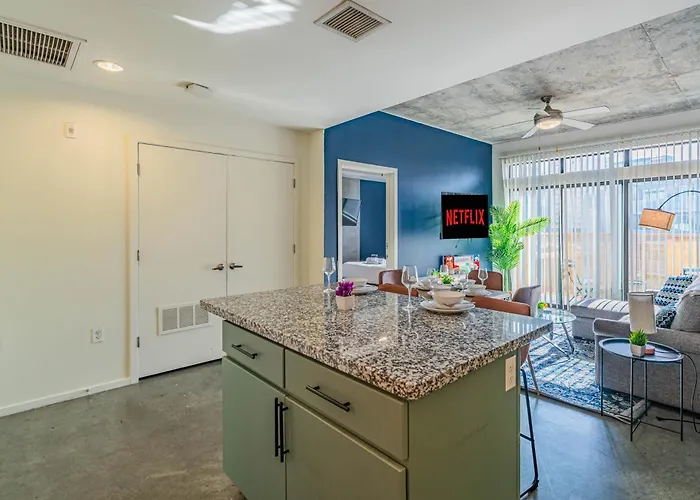 Elegant Dt Phx With Balcony Pool Gym Parking Apartment *