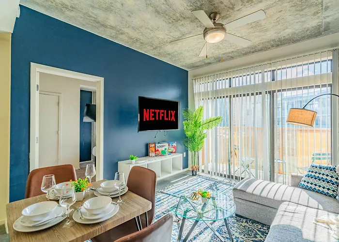 Elegant Dt Phx With Balcony Pool Gym Parking Apartment *