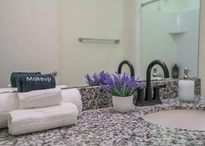 Elegant Dt Phx With Balcony Pool Gym Parking Phoenix