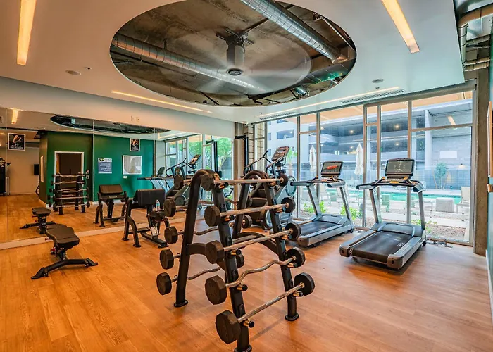 Apartment Elegant Dt Phx With Balcony Pool Gym Parking