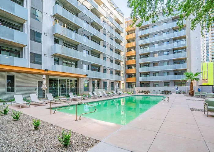 Elegant Dt Phx With Balcony Pool Gym Parking Apartment