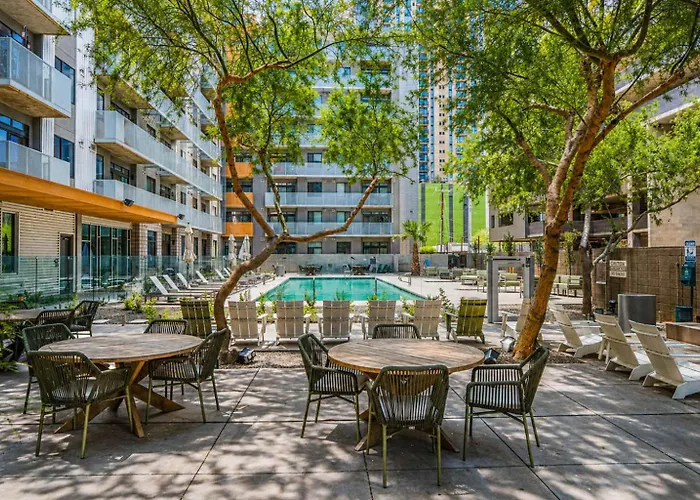 Apartment Elegant Dt Phx With Balcony Pool Gym Parking *