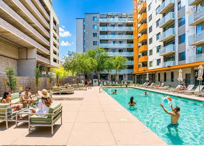 Elegant Dt Phx With Balcony Pool Gym Parking Apartment