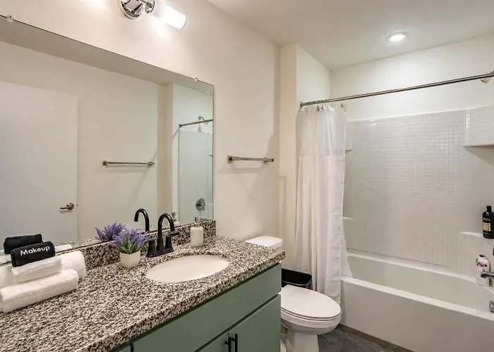 Elegant Dt Phx With Balcony Pool Gym Parking Apartment Phoenix